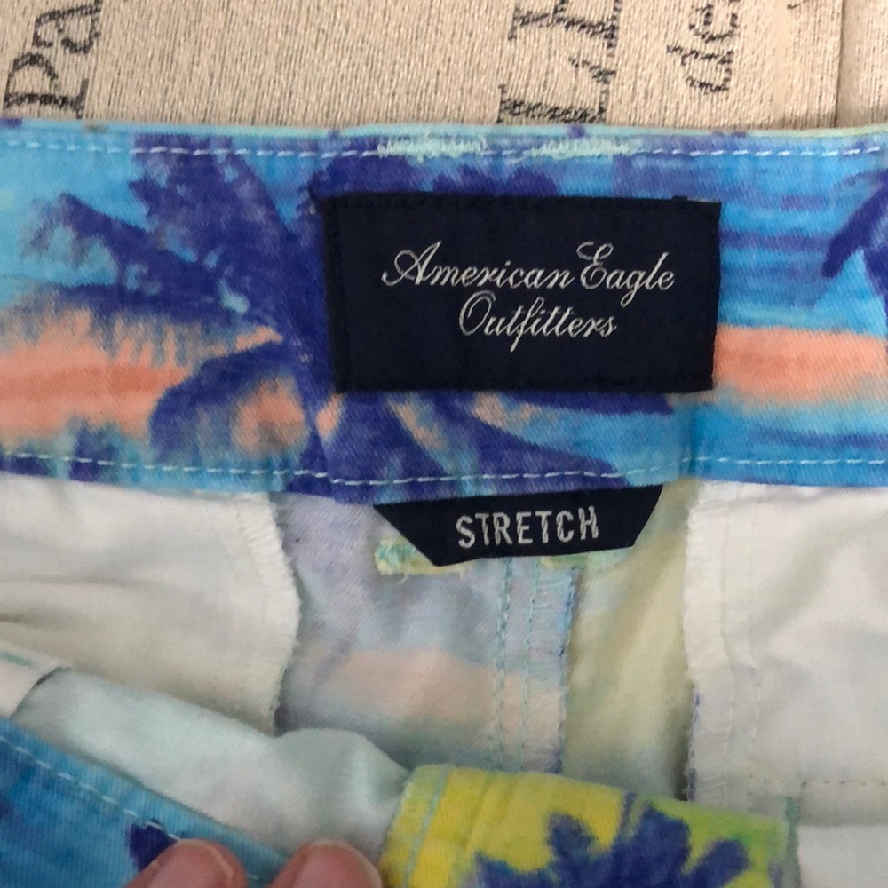 American Eagle blue tropical shorts size 4 - Picture 2 of 4